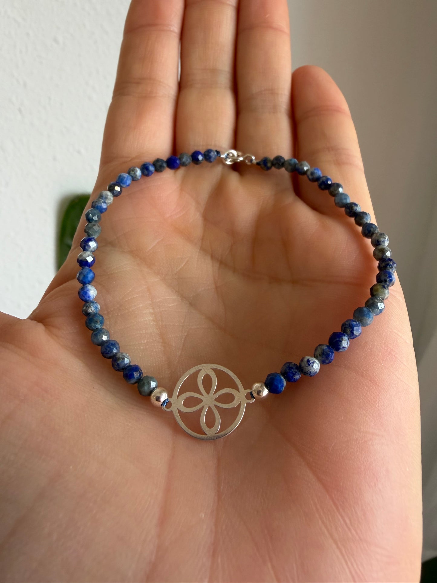 Pulsera Sigilo con Mineral Natural Facetado | Círculo Plata de Ley 925