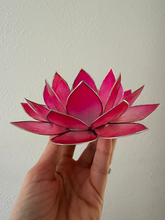 Portavelas Flor de Loto Rosa| Con Detalles en Plata