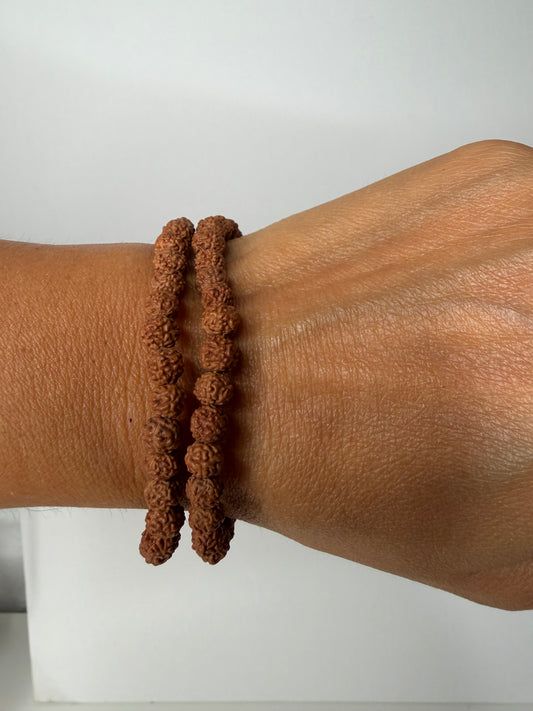 Pulsera Elástica | Semilla de Rudraksha