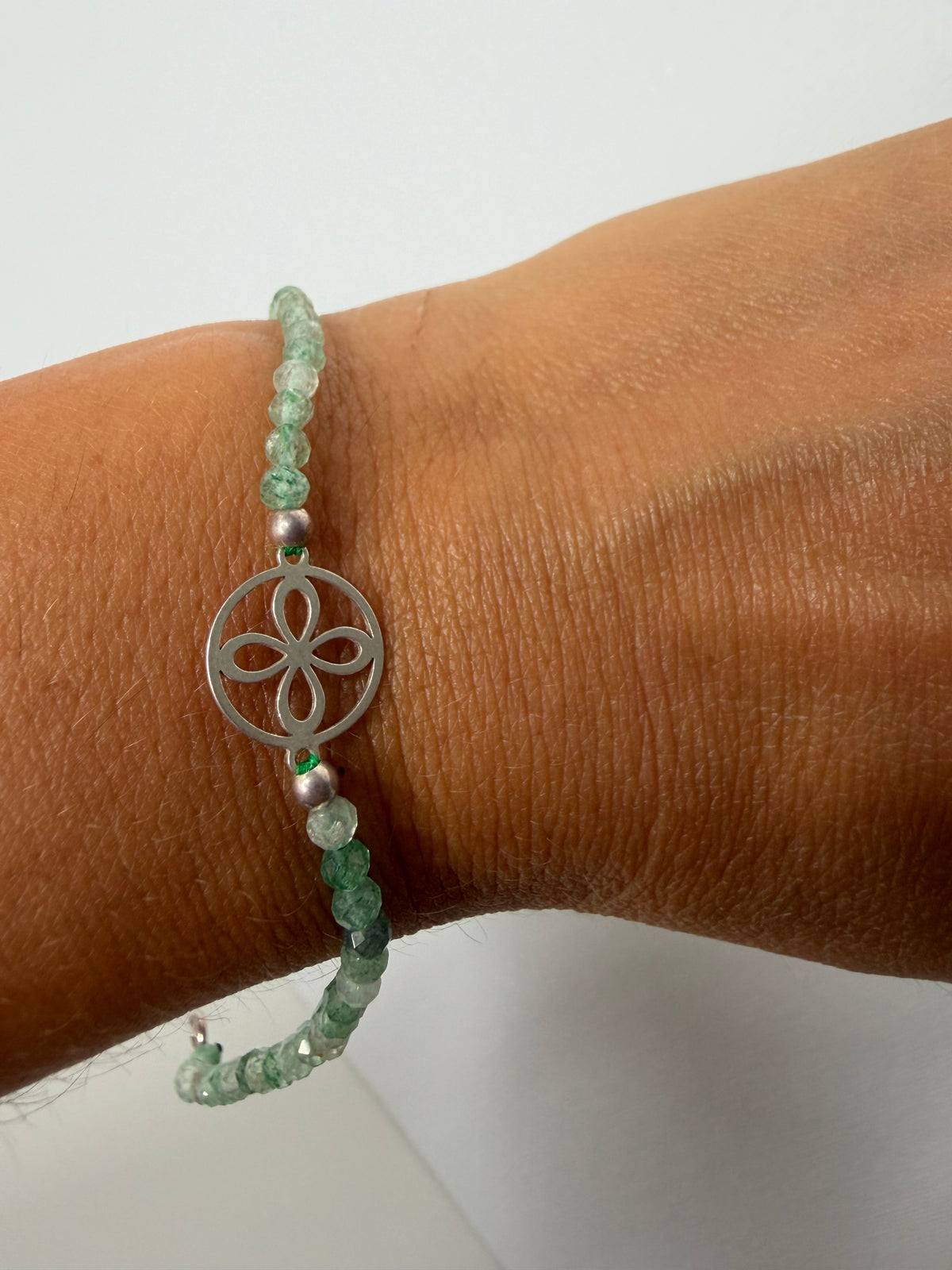 Pulsera Sigilo con Mineral Natural Facetado | Círculo Plata de Ley 925
