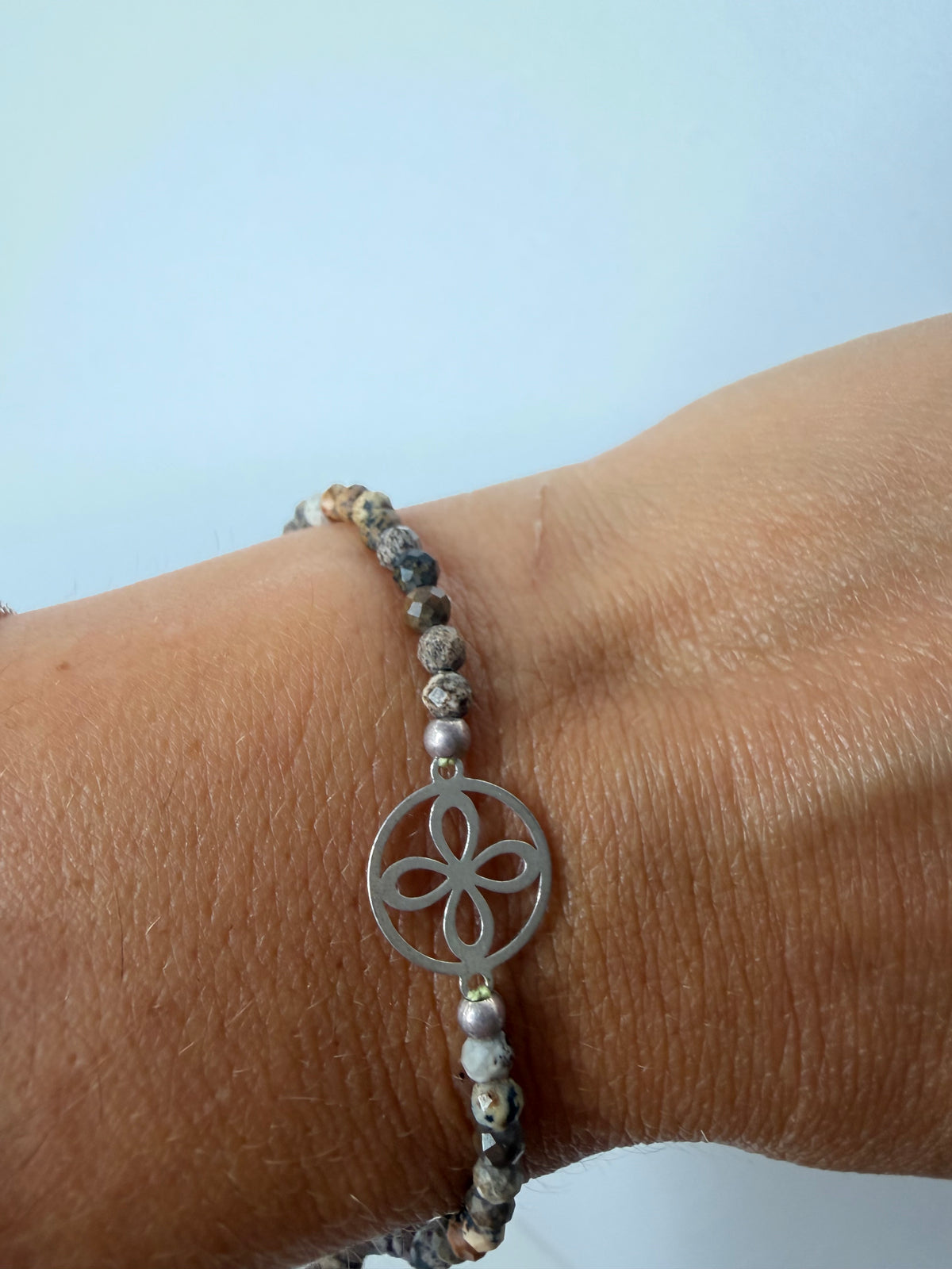Pulsera Sigilo con Mineral Natural Facetado | Círculo Plata de Ley 925