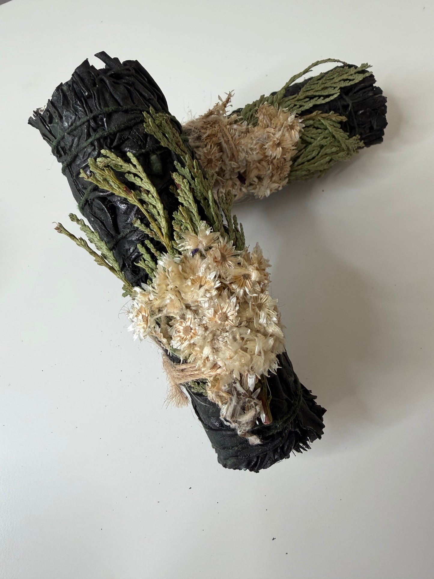 Atado de Salvia Rollo Negro con Cedro y Gordolobo
