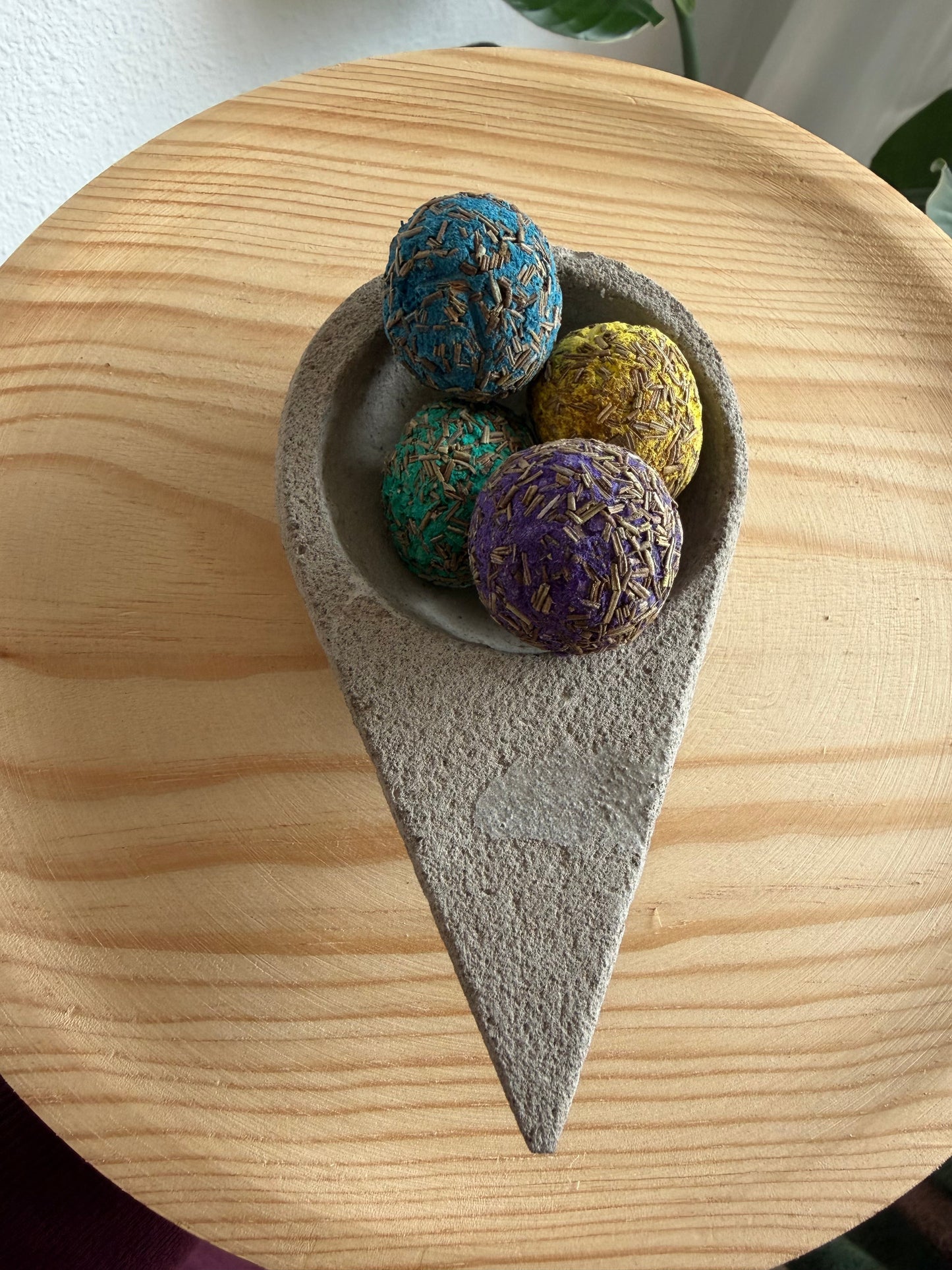 Quemador - Sahumador de cemento Sagrada Madre