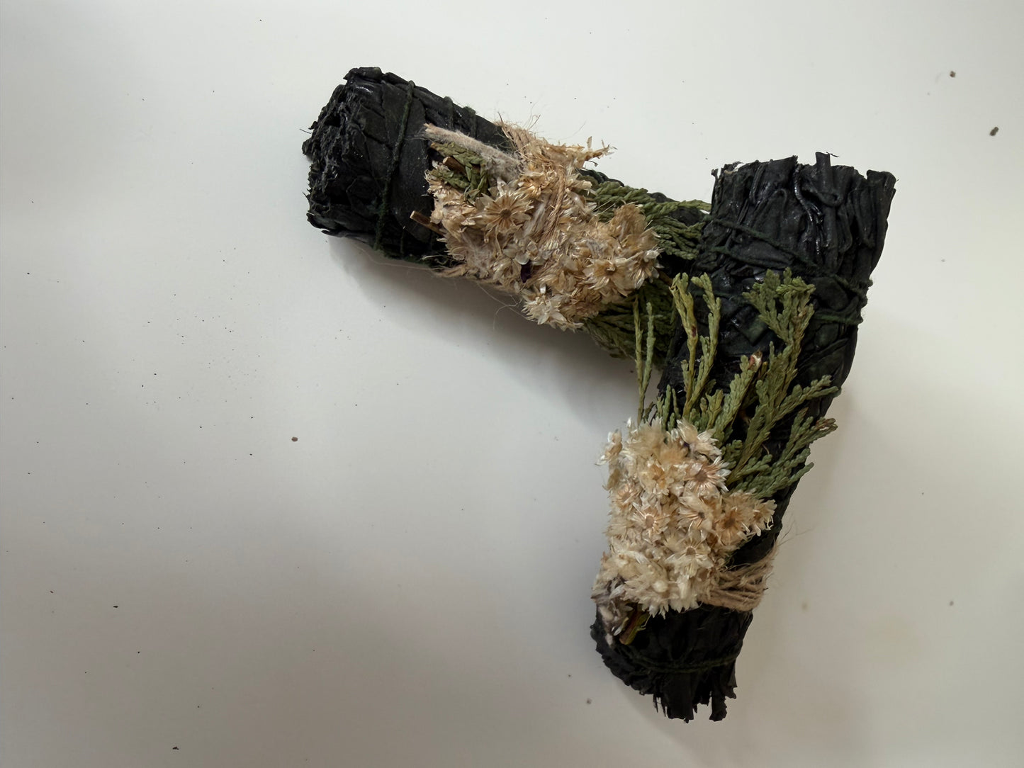 Atado de Salvia Rollo Negro con Cedro y Gordolobo