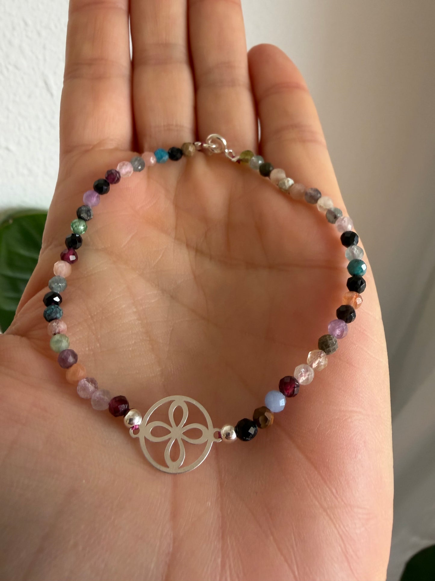 Pulsera Sigilo con Mineral Natural Facetado | Círculo Plata de Ley 925