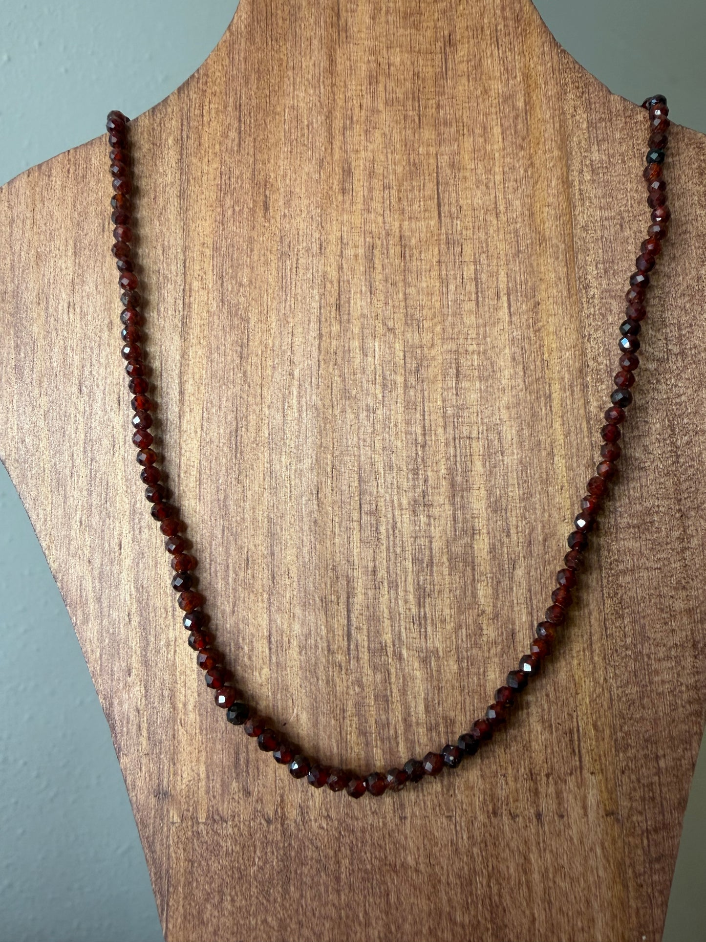 Pulsera Facetada Granate | Confianza-Vitalidad