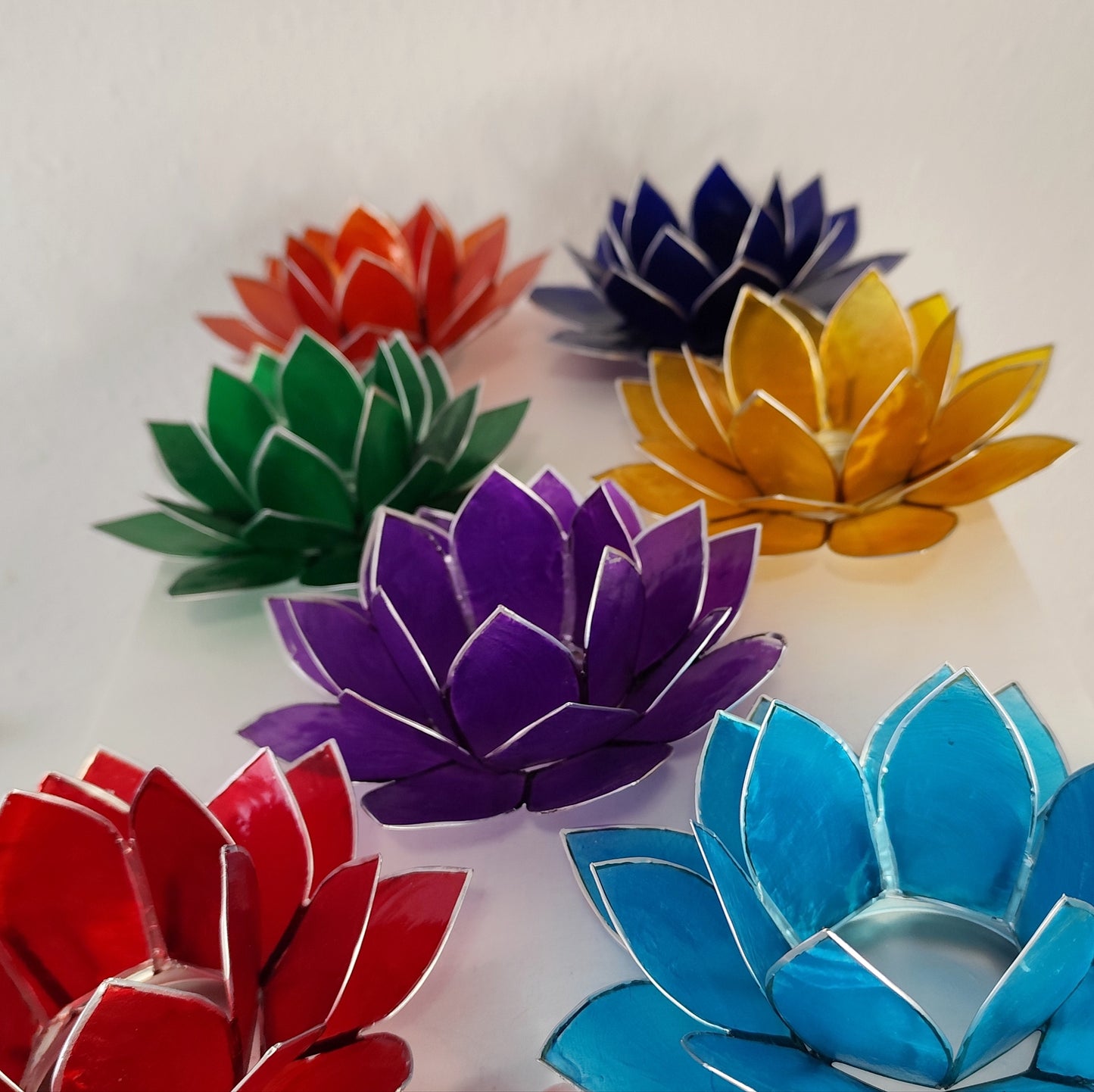 Portavelas Flor de Loto Con Detalles En Plata