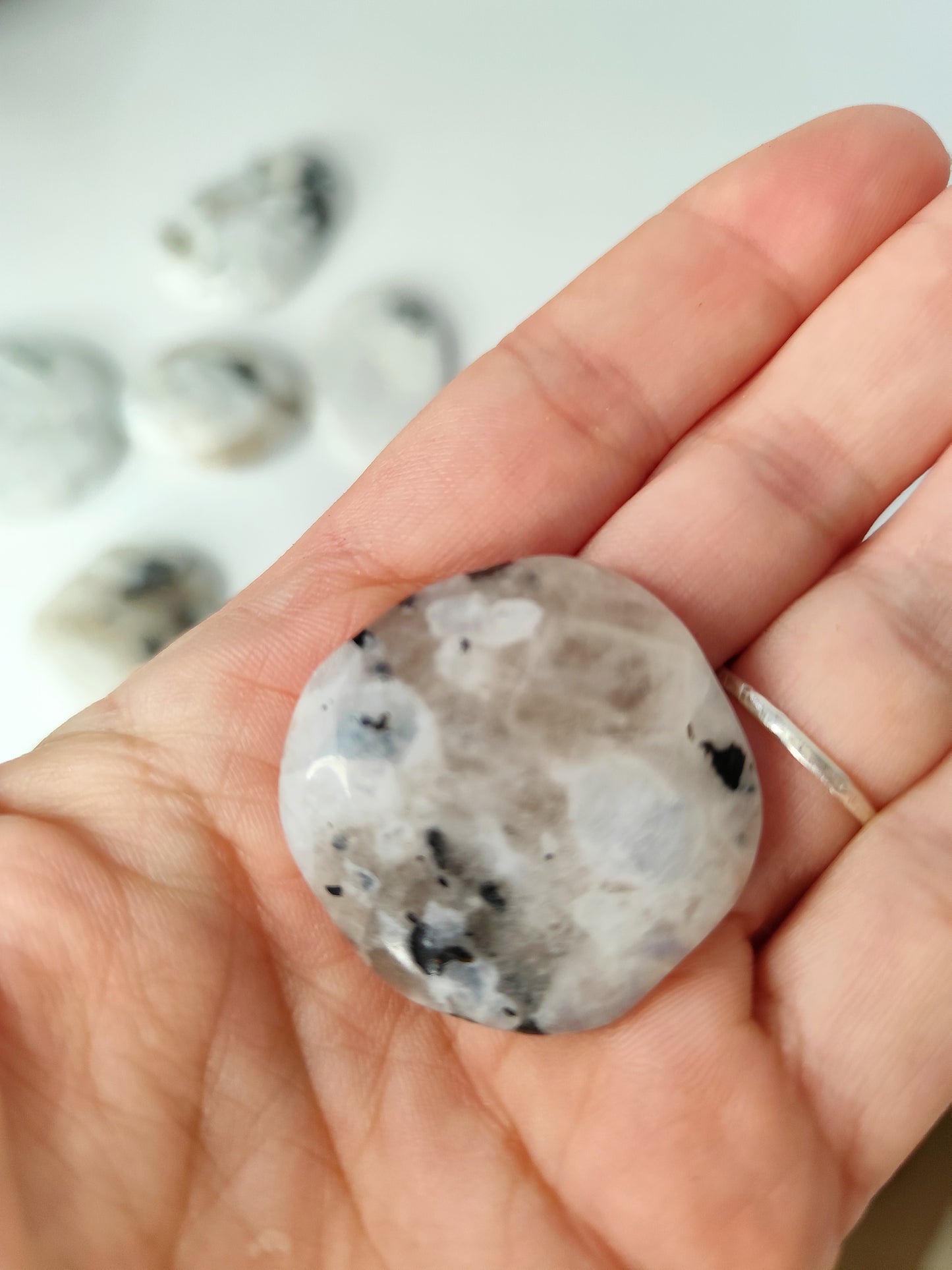 Rodado Plano Piedra Luna | Intuición y Feminidad