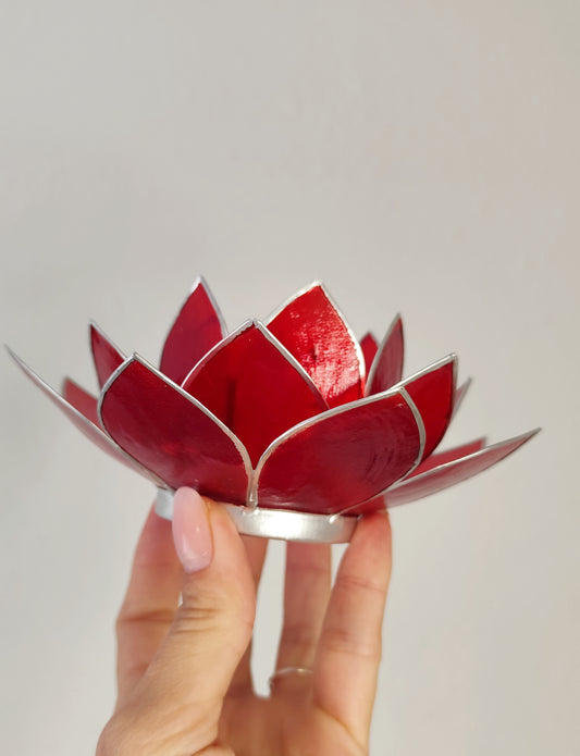 Portavelas Flor de Loto Rojo | Con Detalles en Plata